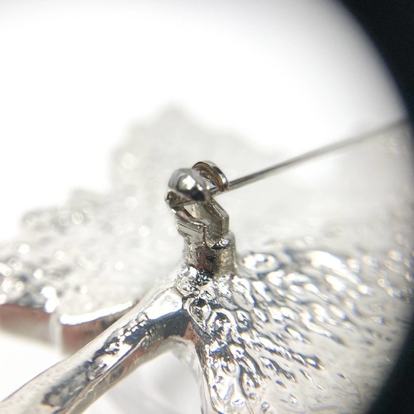 Fall Mapleleaf Fashion Pin with multicolor chips 2 7/8" long, unsigned - Picture 5 of 5